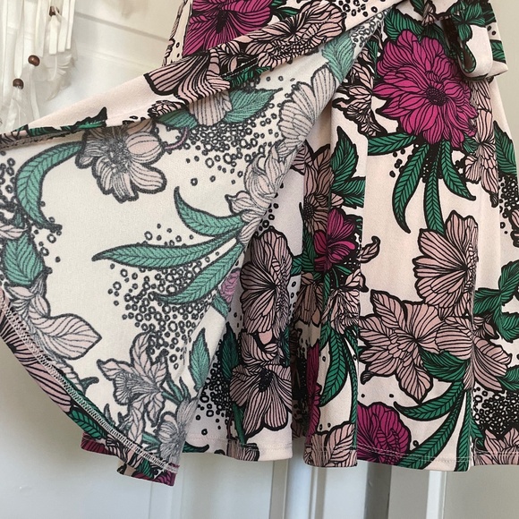 Candie's | Y2K: Multicolored Pink Flirty Floral Strap Wrap Romper Dress, Size M - Picture 7 of 14